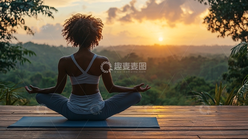 高清大图下载【趣麦麦图】日出瑜伽冥想