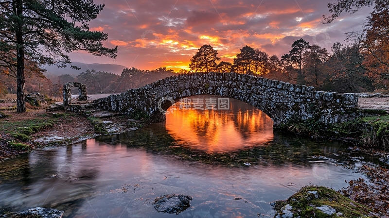 高清大图下载【趣麦麦图】日出时分古桥倒影