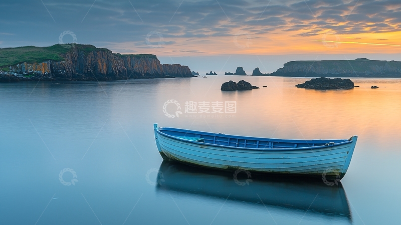 高清大图下载【趣麦麦图】平静水面上的小船