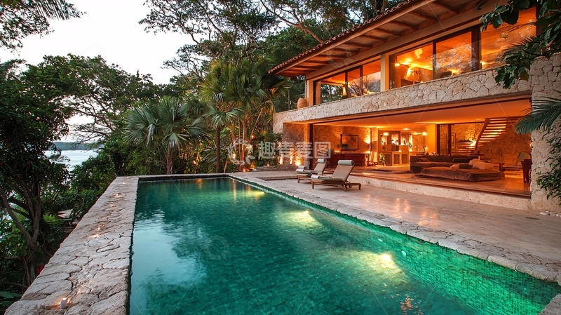 高清大图下载【趣麦麦图】山崖边无边泳池别墅夜景