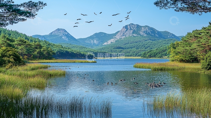 高清大图下载【趣麦麦图】山峦环绕的宁静湖泊