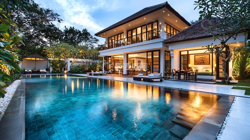 高清大图下载【趣麦麦图】豪华别墅泳池夜景