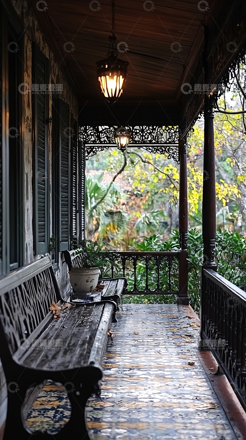 高清大图下载【趣麦麦图】老式房屋走廊长凳秋叶
