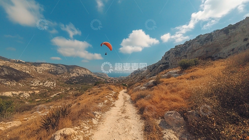 高清大图下载【趣麦麦图】山谷徒步滑翔伞