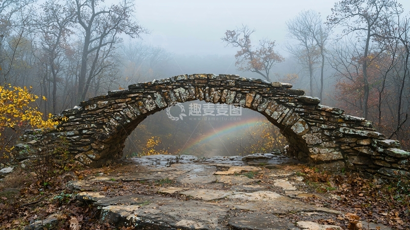 高清大图下载【趣麦麦图】雾中石拱桥