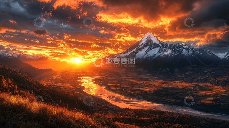 高清大图下载【趣麦麦图】燃烧的日落雪山