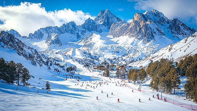 高清大图下载【趣麦麦图】雪山滑雪度假村