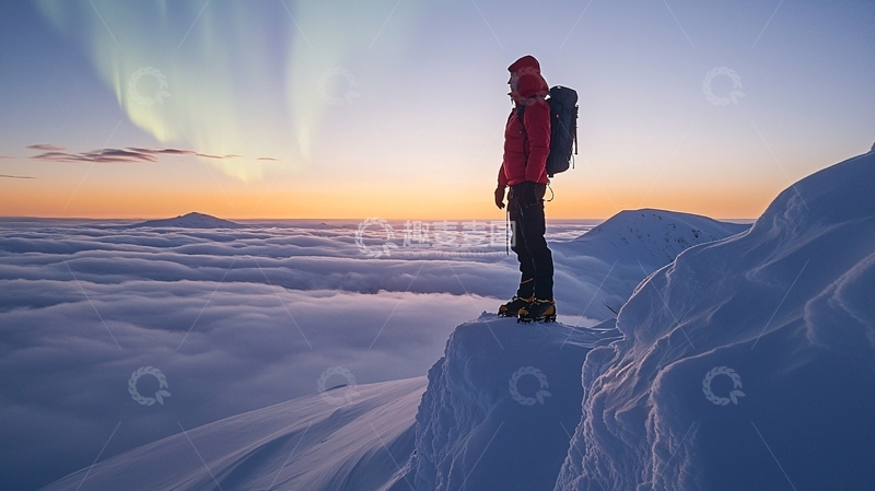 高清大图下载【趣麦麦图】极光下的雪山远眺