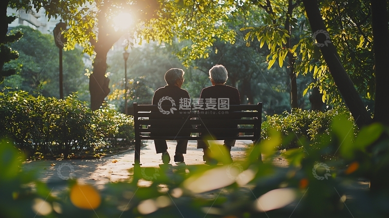 高清大图下载【趣麦麦图】夕阳下公园长椅上的老人