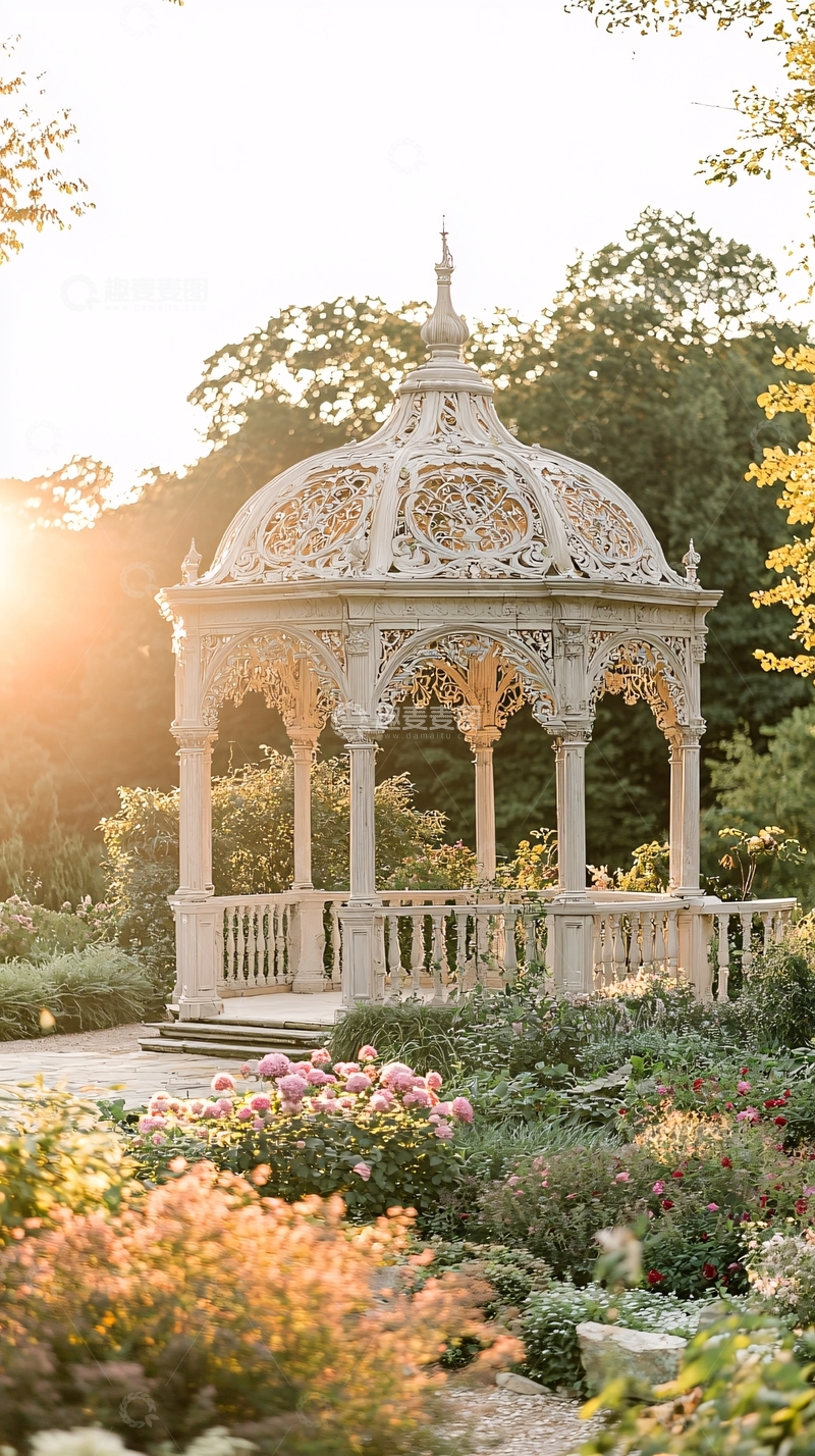 高清大图下载【趣麦麦图】-夕阳下的欧式花园凉亭