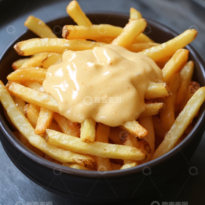 高清大图下载【趣麦麦图】白色背景下的一碗肉汁奶酪薯条
