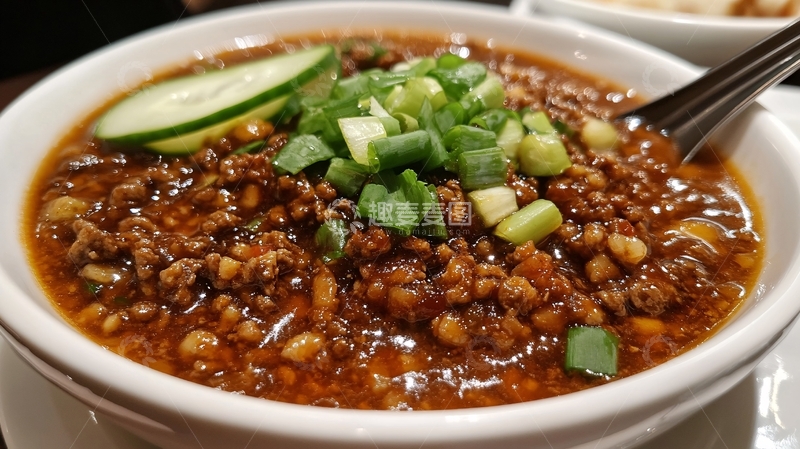 高清大图下载【趣麦麦图】炸酱面配黄瓜葱花