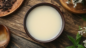 猪骨汤与奶白汤汁