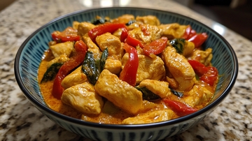 红咖喱鸡配椰奶