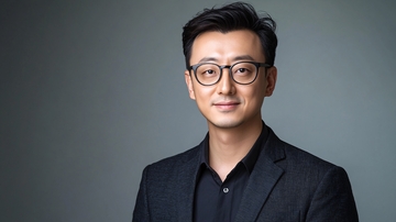 炒面与配菜的均匀搅拌