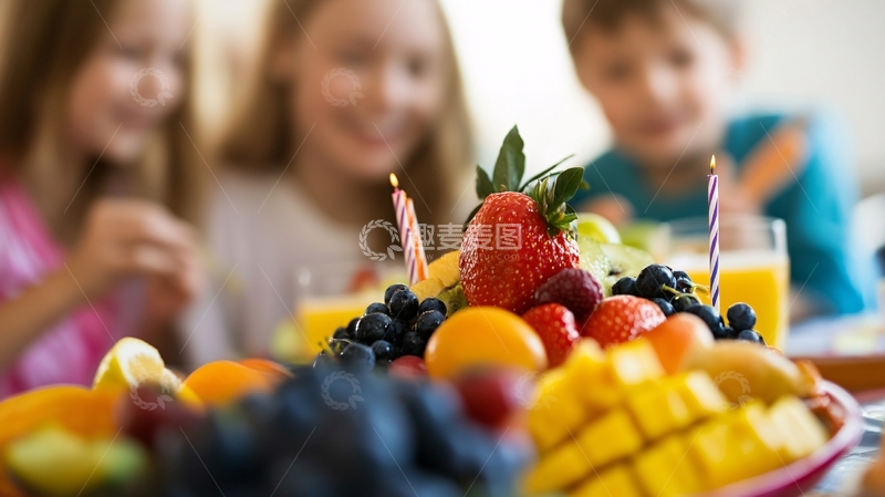 高清大图下载【趣麦麦图】一家人吃水果