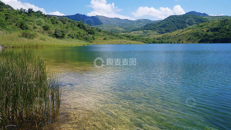 高清大图下载【趣麦麦图】秦岭山深处的湖泊