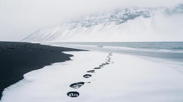 冰天雪地足印