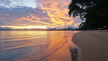 银滩晚霞晚霞银滩彩霞