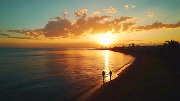 富力湾晚霞晚霞暮色人影