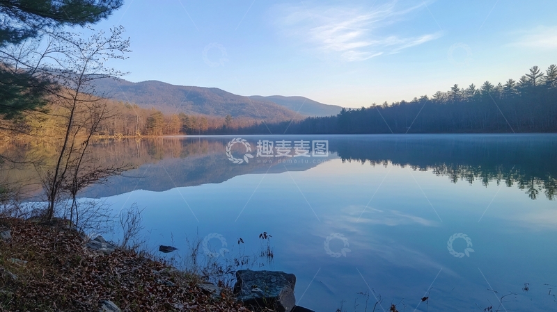 高清大图下载【趣麦麦图】湖面山影晨曦