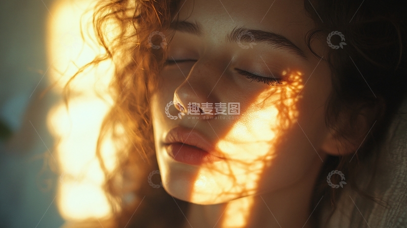 高清大图下载【趣麦麦图】午后沐浴阳光下的美女2