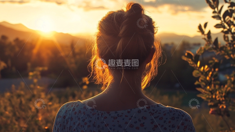 高清大图下载【趣麦麦图】夕阳美女背影2