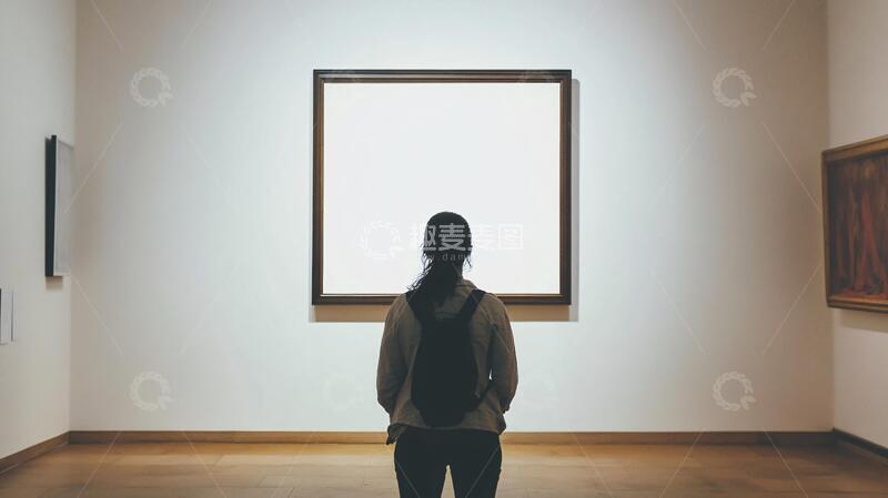 高清大图下载【趣麦麦图】看画展的人画展女孩美术