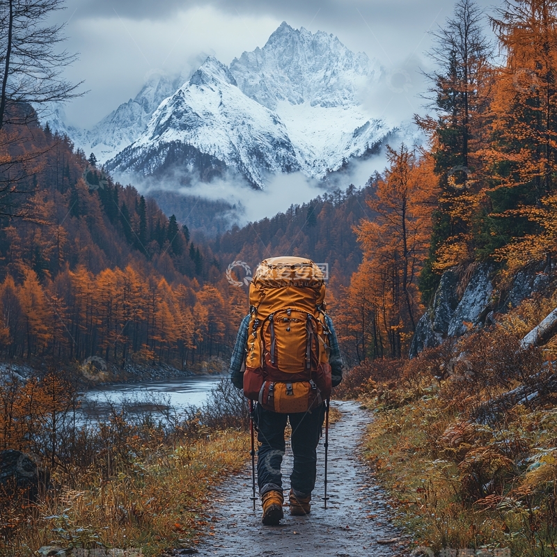 高清大图下载【趣麦麦图】背包客的背影