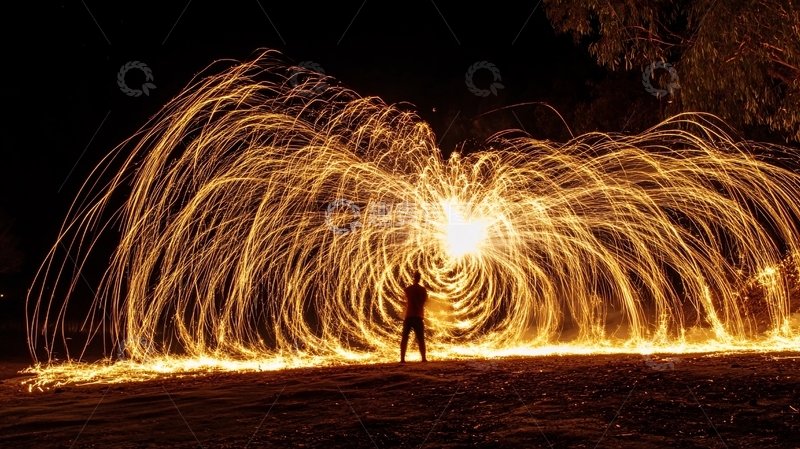 高清大图下载【趣麦麦图】甩铁花光绘1