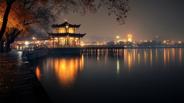 晨雾中的怀思亭2