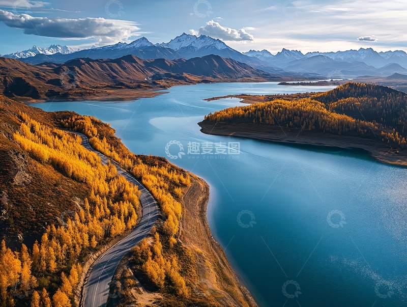 高清大图下载【趣麦麦图】蓝色湖水金色胡杨雪山4