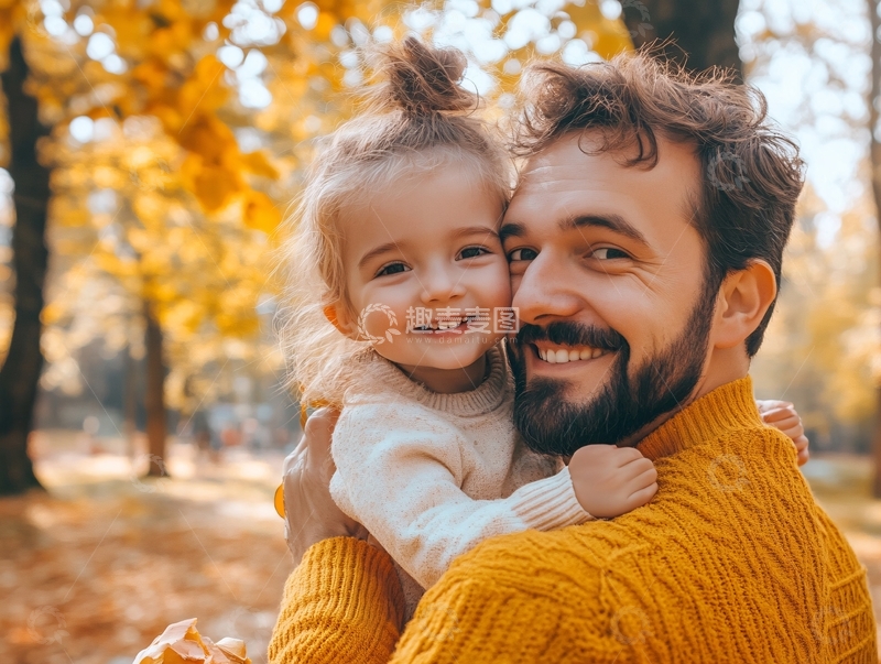 高清大图下载【趣麦麦图】爸爸搂着女儿
