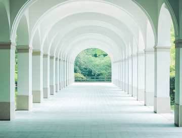 大学办公楼走廊