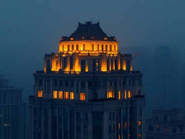 雾中楼宇