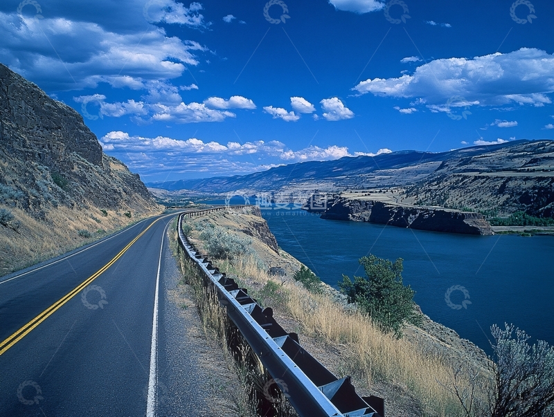 高清大图下载【趣麦麦图】蜿蜒河流山间道路1