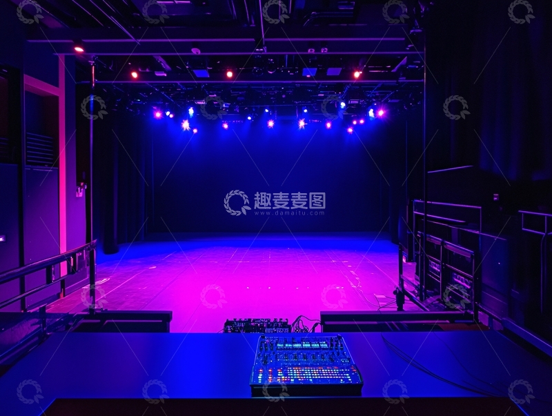 高清大图下载【趣麦麦图】舞台控制室