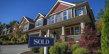 大房子前挂售牌2