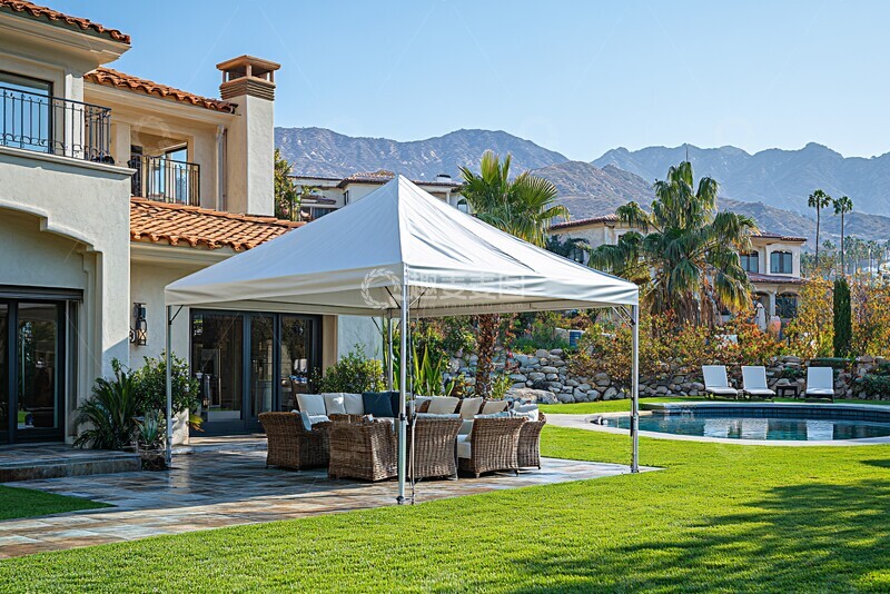 高清大图下载【趣麦麦图】白色车棚与草坪花园3