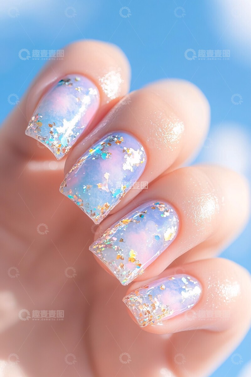 湖面反射天空美甲