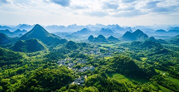 远山绿林古村景2