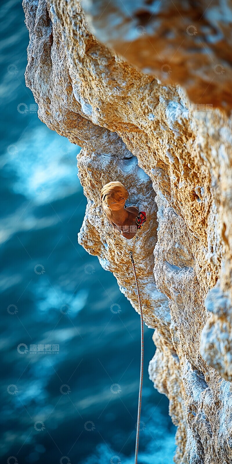 高清大图下载【趣麦麦图】攀岩者绳索攀峭壁