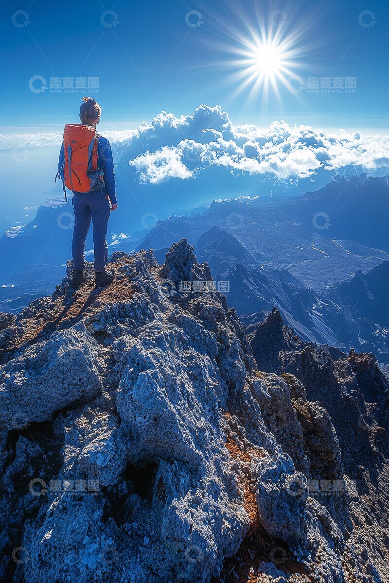 高清大图下载【趣麦麦图】登山者眺望远方2