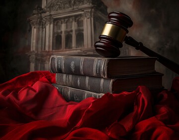 法槌与书籍的组合2