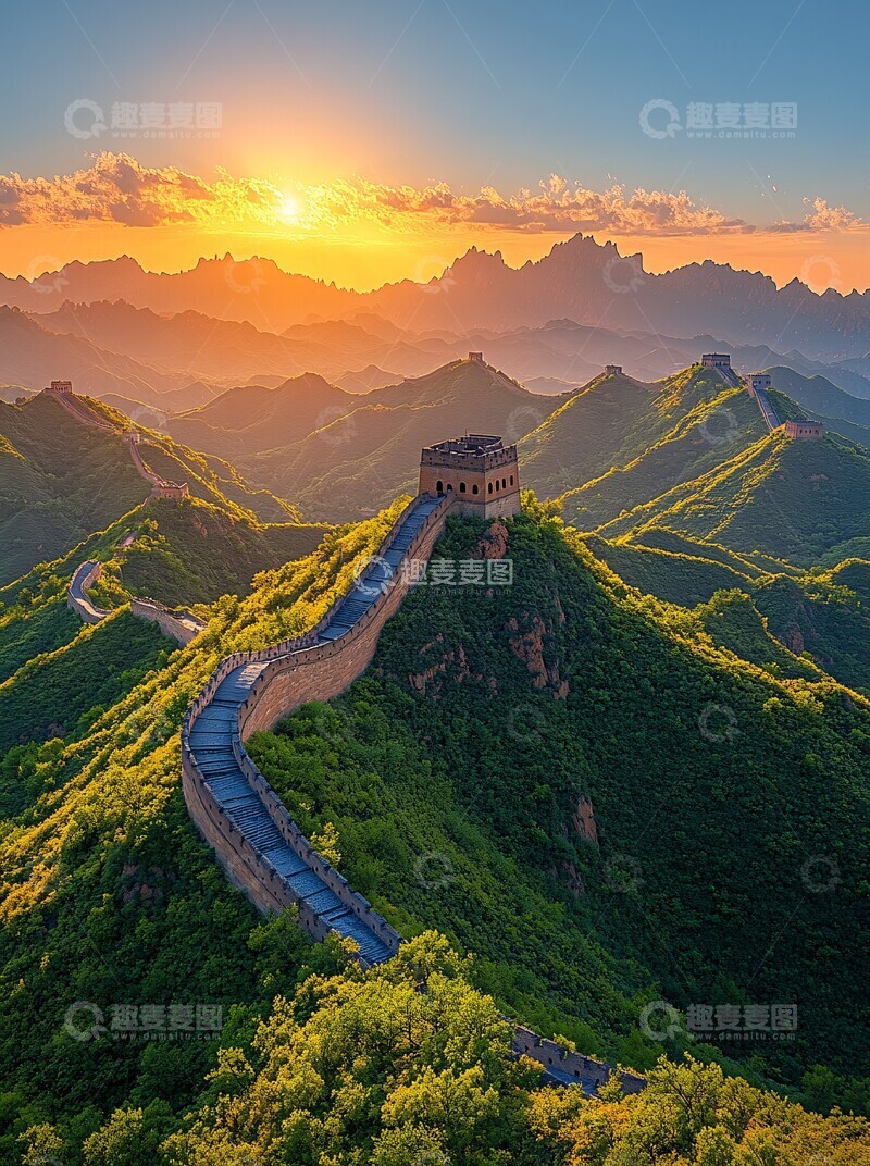 长城与夕阳下的绿意2