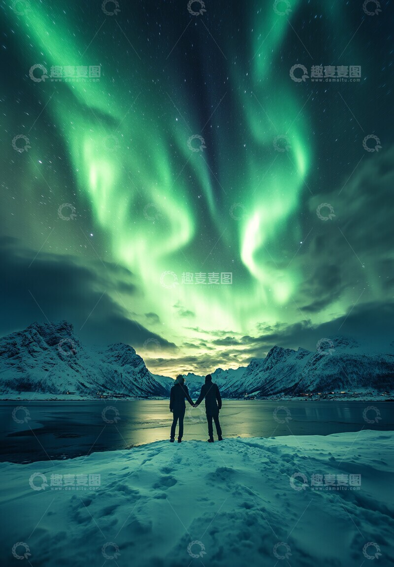 高清大图下载【趣麦麦图】牵手观极光牵手极光雪地1