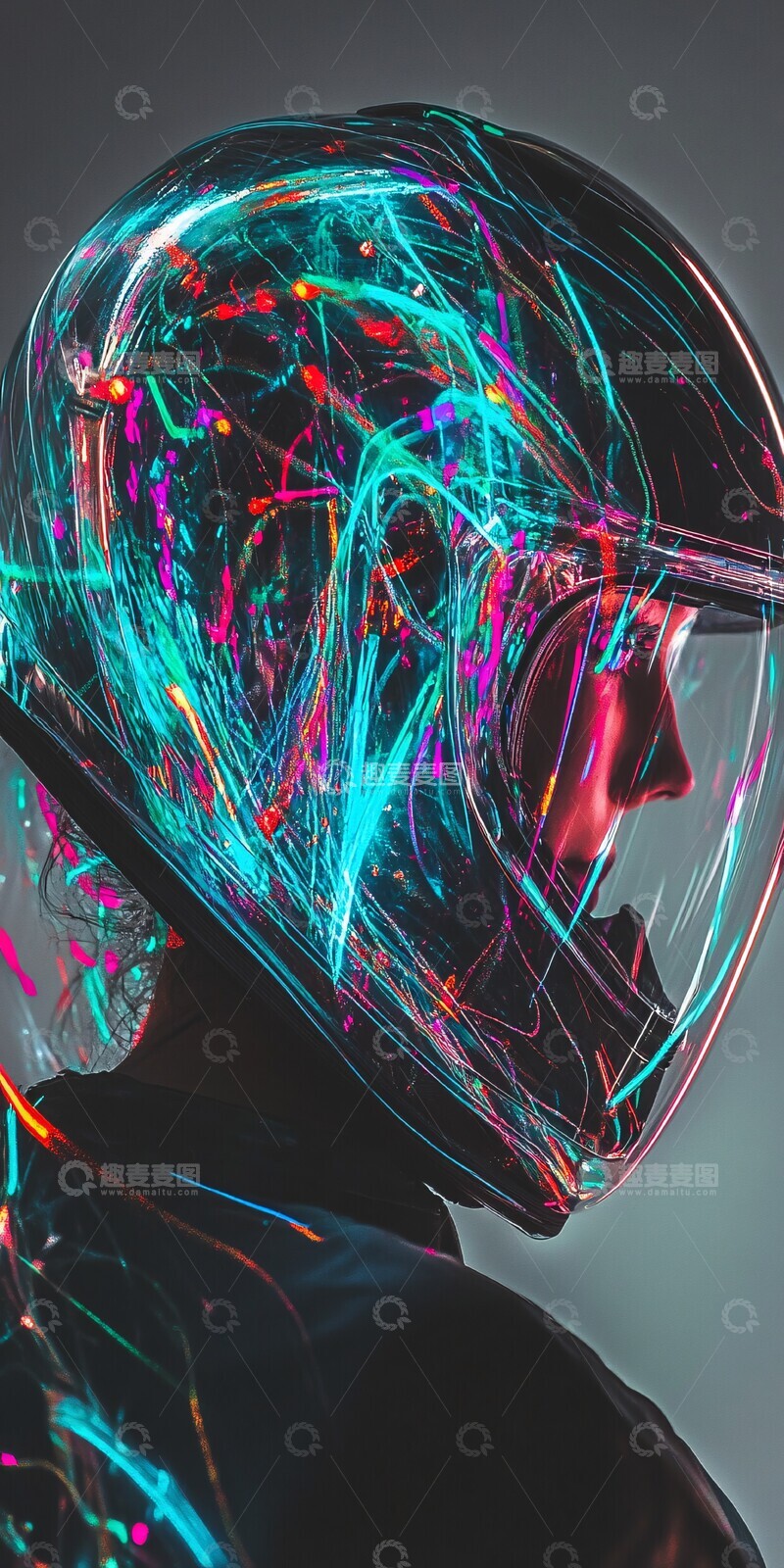 高清大图下载【趣麦麦图】透明头盔中的光影