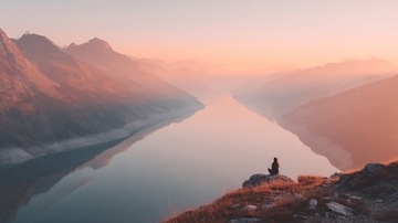 山间湖畔的独行者黄昏景325