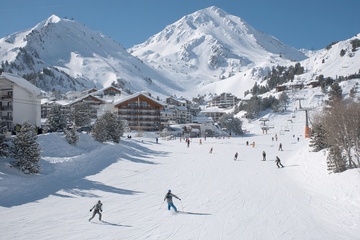 雪山滑雪场热闹滑雪场景762