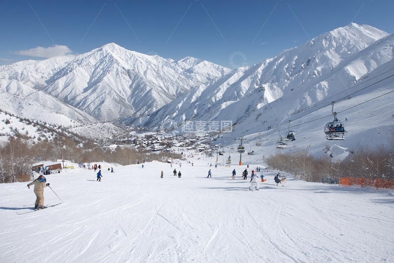 高清大图下载【趣麦麦图】-雪山滑雪场热闹滑雪场景152